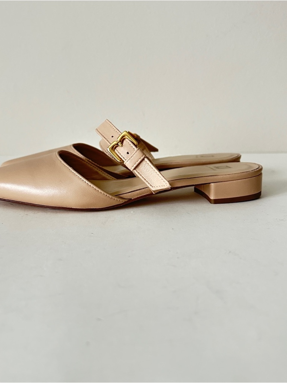 NEW Bruno Magli Pasha Nude Leather Slingback Mules with Gold Buckle, Sz 37.5 - Picture 2 of 13